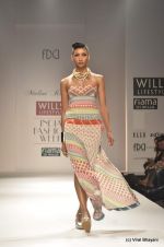 Model walk the ramp for Malini Ramani Show at Wills Lifestyle India Fashion Week 2012 day 4 on 9th Oct 2012 (44).JPG